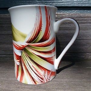 FLOWER MUG RED GREEN DAYLILLY   A GIFT TO YOURSELF